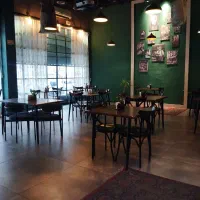 تماشای فوتبال ایرانی و خارجی در کافه باز