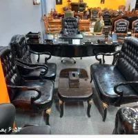 نجارماهر و رنگ‌کار ماهر جهت تولیدمیزاداری کلاسیک