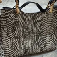 تعداد زیادی لباس زنانه بچگانه نو در حد نو