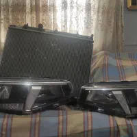 یک جفت چراغ جلو تارا و رادیاتور تارا