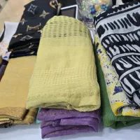 تعدادی شال وروسری به صورت یکجا