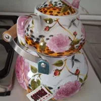 کتری وقوری لعاب کاملا نو وسالم اصلا استفاده نشدن|قوری، کتری، قهوهساز دستی|رومشکان, |دیوار