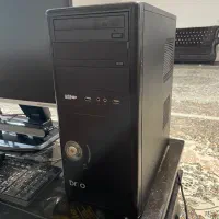 کیس کامپیوتر گیمینگ با مانیتور، موس و کیبورد