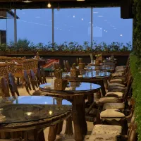 استخدام صندوقدار..وسالن کار..وکمک آشپزخانم