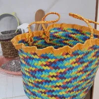 سبد حصیری و قاشق چوبی