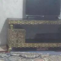 زیر تلویزیون و آیینه