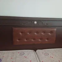 تخت بهمراه دو تشک