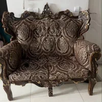 کنسول آینه و شمعدان برنجی سه‌تکه و مبل ۲نفره
