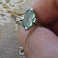 انگشتر الماس سبز کاهویی