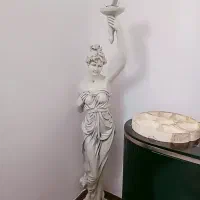 مجسمه ایستاده