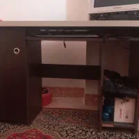 میز ‌کامپیوتر سالم تمیز