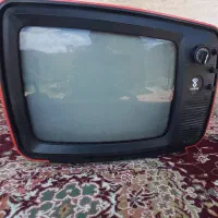 تلویزیون سیاه وسفید قدیمی