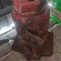 جک برای ماشین های تریلی