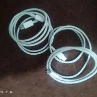 تعدادی گلس و دو عدد کابل آیفون اورجینال