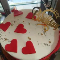 شاگرد کیکسازی قنادی