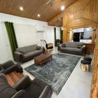 مبلمان راحتی۸نفر و ناهار خوری۶نفری  در حد نو