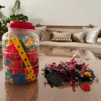 هزار سازه فلزی و پلاستیکی اسباب بازی