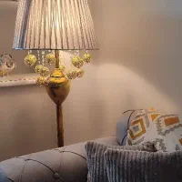 آباژور ایستاده