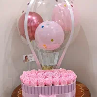 باکس گل روبانی 20 شاخه به همراه بوبو بالن