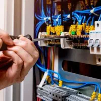 برقکار نصاب دوربین مداربسته