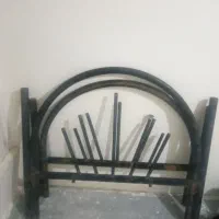 تخت یک نفره فلزی سالم محکم