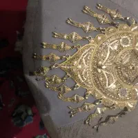 سنجاق و النگو طلا  گرمی100بالای تابلو در حدنو