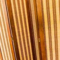 پارتیشن چوبی و گلیم فرش