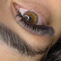 به یک مدل اکستنشن مژه نیازمندیم