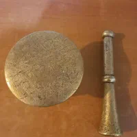 هاون قدیمی|کلکسیون اشیاء عتیقه|تهران, فلسطین (میدان انقلاب)|دیوار