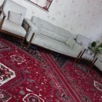 دو تخته فرش ۱۲ متری و یک ۴ متری و یک سری مبل