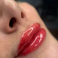 رایگان نیاز مند مدل میکرو بلیدینگ ابرو  /خط چشم
