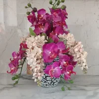 گل مصنوعی با گلدان