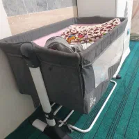 تخت کنار مادر