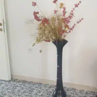 گل زیبا همراه گلدان شیشه ای