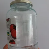 تعدادی شیشه، کامل مرتب.