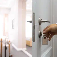 خدمات فنی خانگی غرب تهران،باز کردن درب، سوراخ، برش