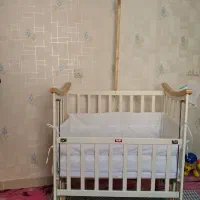 تخت گهواره کنار مادر