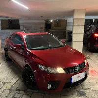 سراتو کوپه دو درب قرمز شرابی Redwine