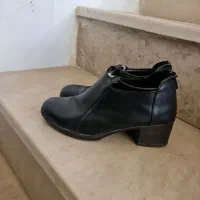 چند جفت کفش سایز ۳۹ و ۴۰