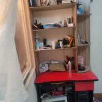 کتابخونه و میز کامپیوتر