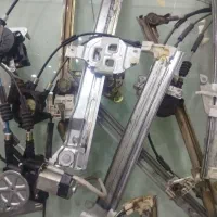 تعمیرکار کارگر بالابر خودرو وبرق کار