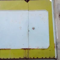 درب حیاط و درب اتاق