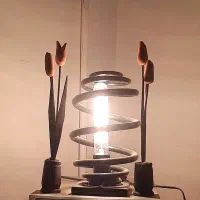 آباژور رومیزی طرح کمک فنر فلزی مشکی