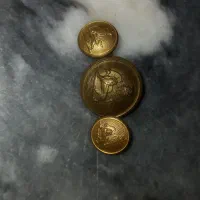 دکمه های آنتیک|کلکسیون اشیاء عتیقه|جلفا, |دیوار