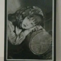 قاب عکس دختر سیاه قلم