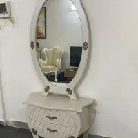 آینه و کنسول در حد نو