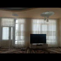 پرده حریر ب همراه دو یلان قهوه ای و کرم|پرده، رانر، رومیزی|سیرجان, |دیوار