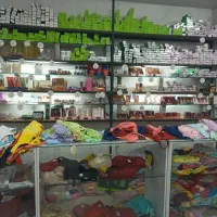 حراج مغازه پوشاک زنانه بچگانه .لوازم آرایشی. شال|لباس|خوی, |دیوار