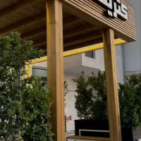 منشی خانم مسلط به کامپیوتر