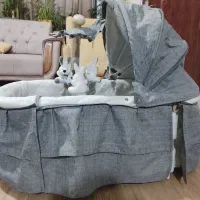 گهواره کنار مادر